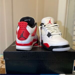 Air Jordan 4 red cement